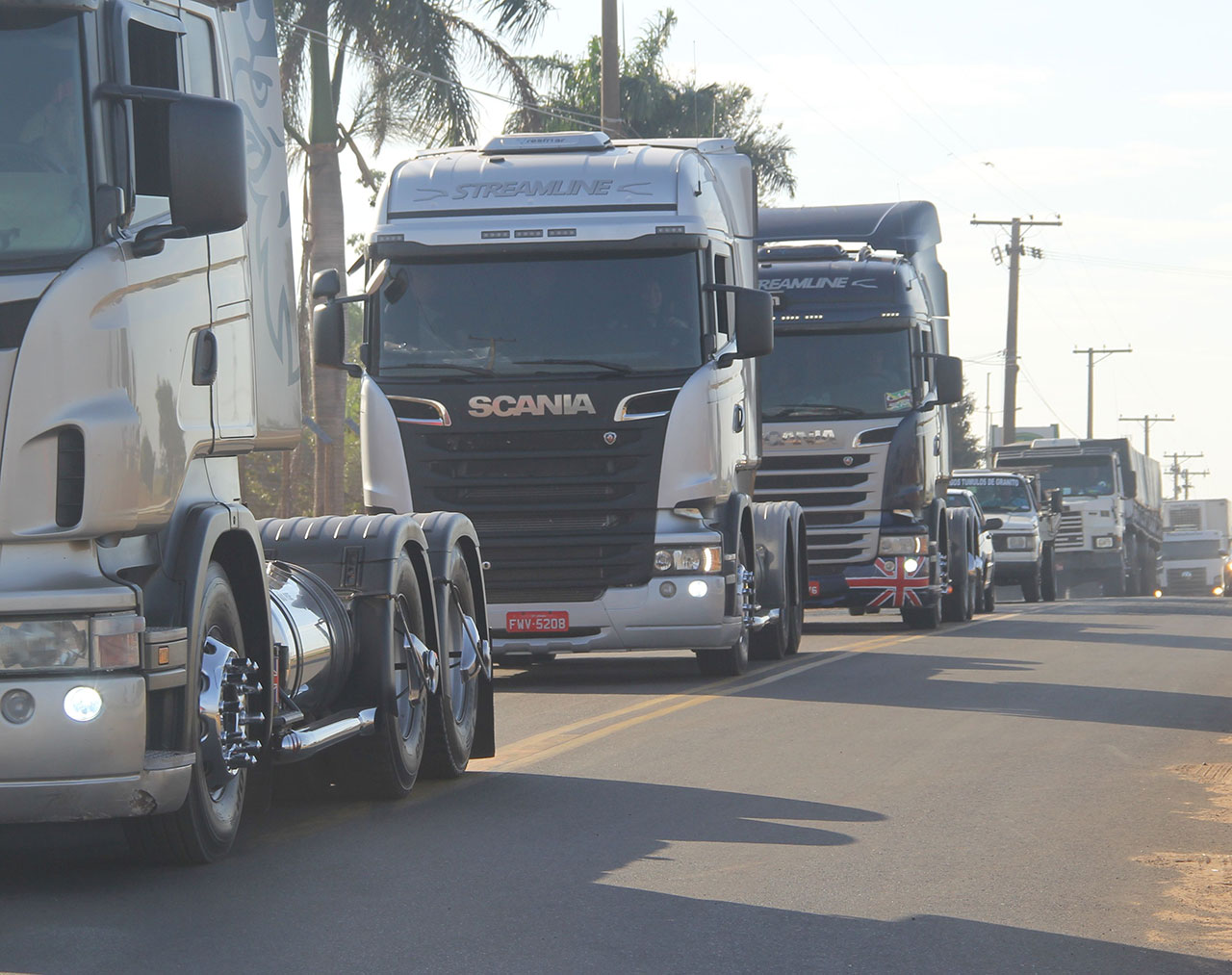 A multa para os motoristas de caminhões, ônibus e vans que não realizarem o exame toxicológico no prazo determinado é de R$ 1.467,35