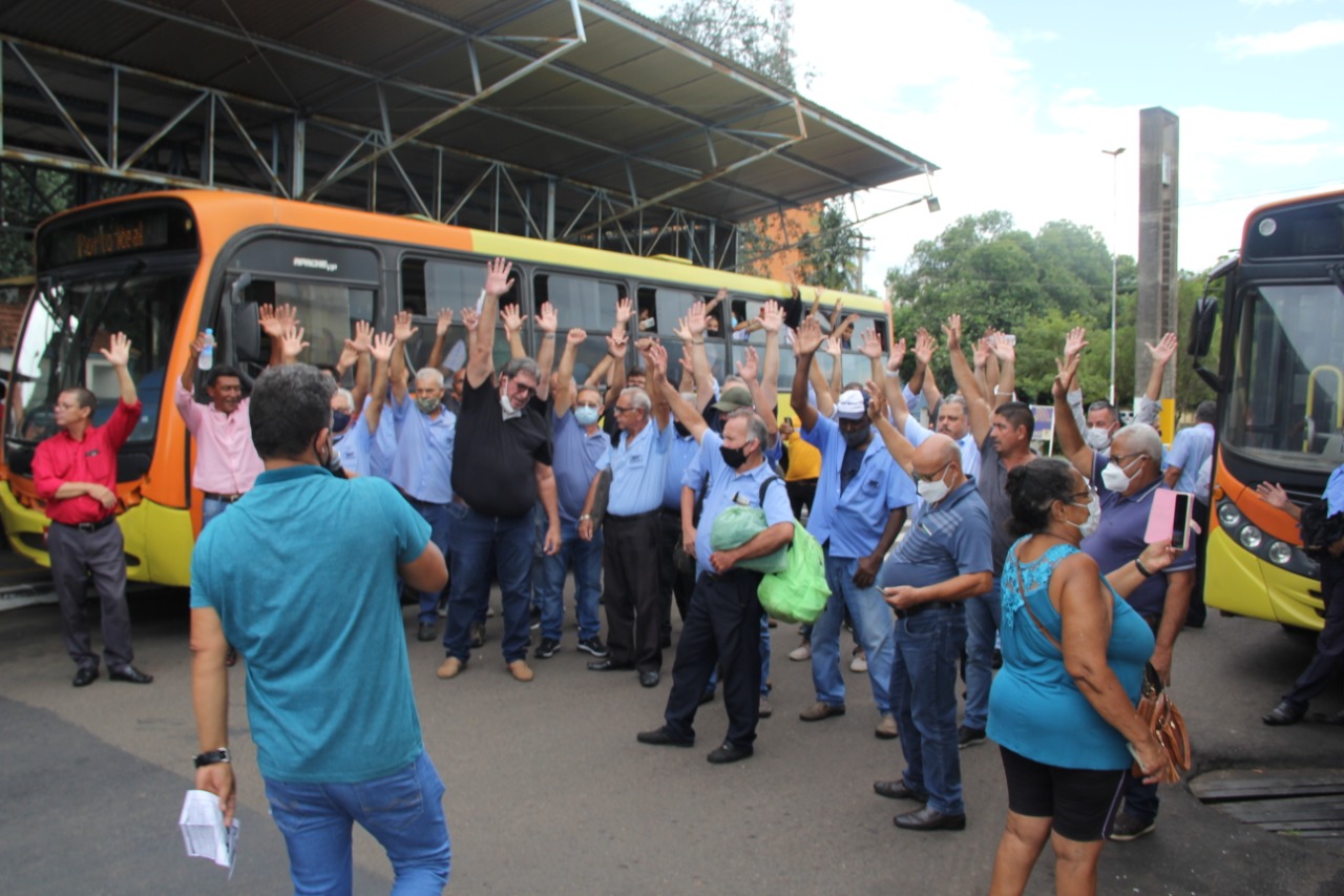 O presidente do Sindicato dos Motoristas de Jales e Região, José Roberto Duarte da Silveira, no programa que discutiu os problemas dos caminhoneiros